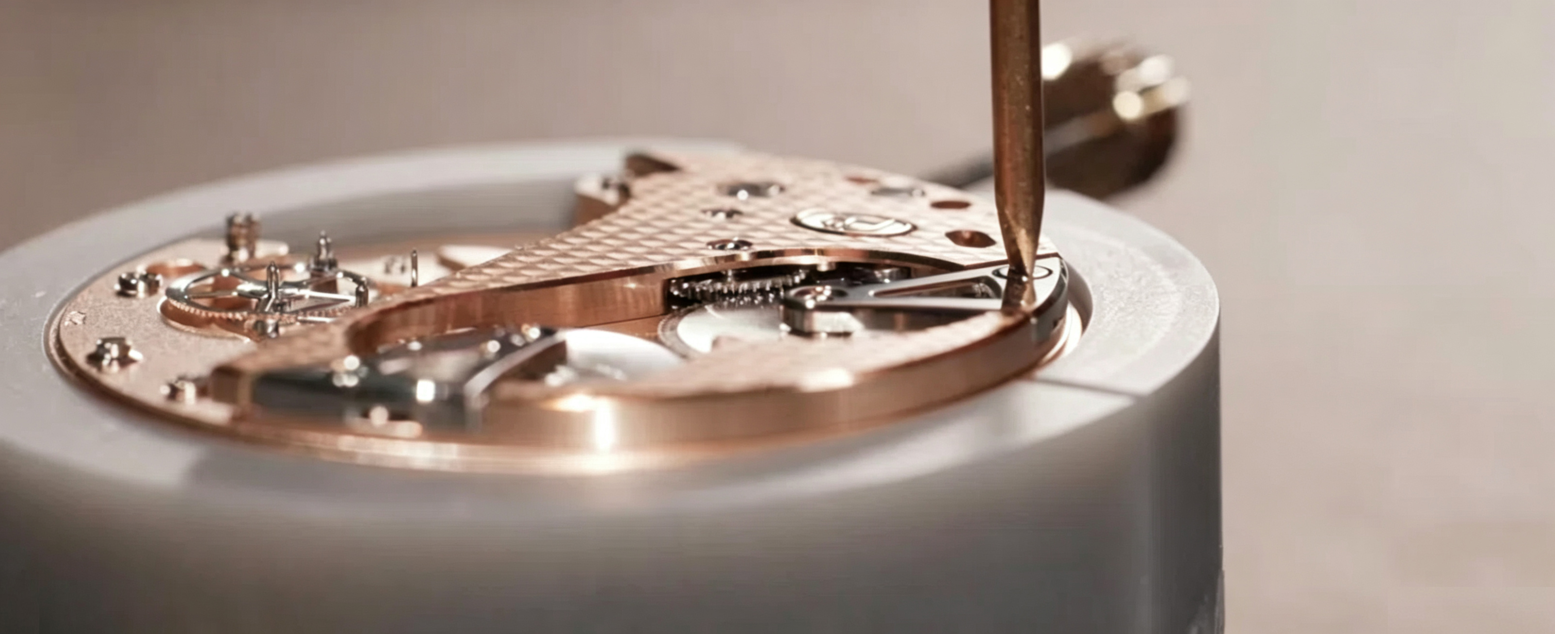 拆解表殼及機芯 - PARMIGIANI 手錶維修第一步